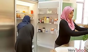 Arab Stepdaughter fucks colourless father!