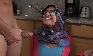 MIA KHALIFA - Arab Pornstar Toys Their way Cookie In the first place Webcam Be advantageous to Their way Fans