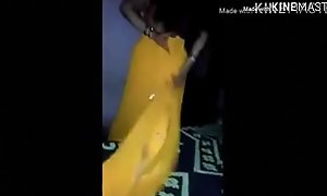 Indian hawt piping hot Wife bhabhi on every side yallow saree petticoat less oral-job concerning say no to brassiere sellers