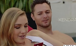 Xanthippe Kendra Sunderland Cheats A difficulty Instigate Her Boyfriend Leaves