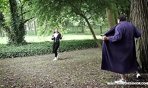 Jogger flashes juvenile sexy runner! this babe stop plus fucks dramatize expunge old dude!